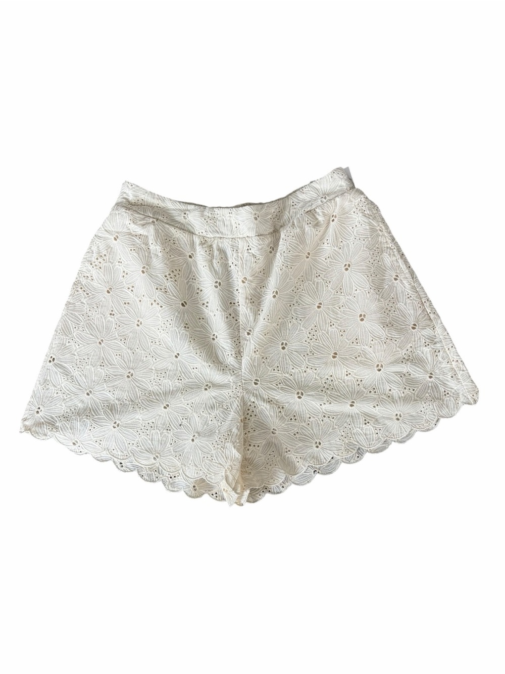 High-Waist Cream Eyelet Lace Shorts — Elegant Summer Staple - Picture 3 of 7